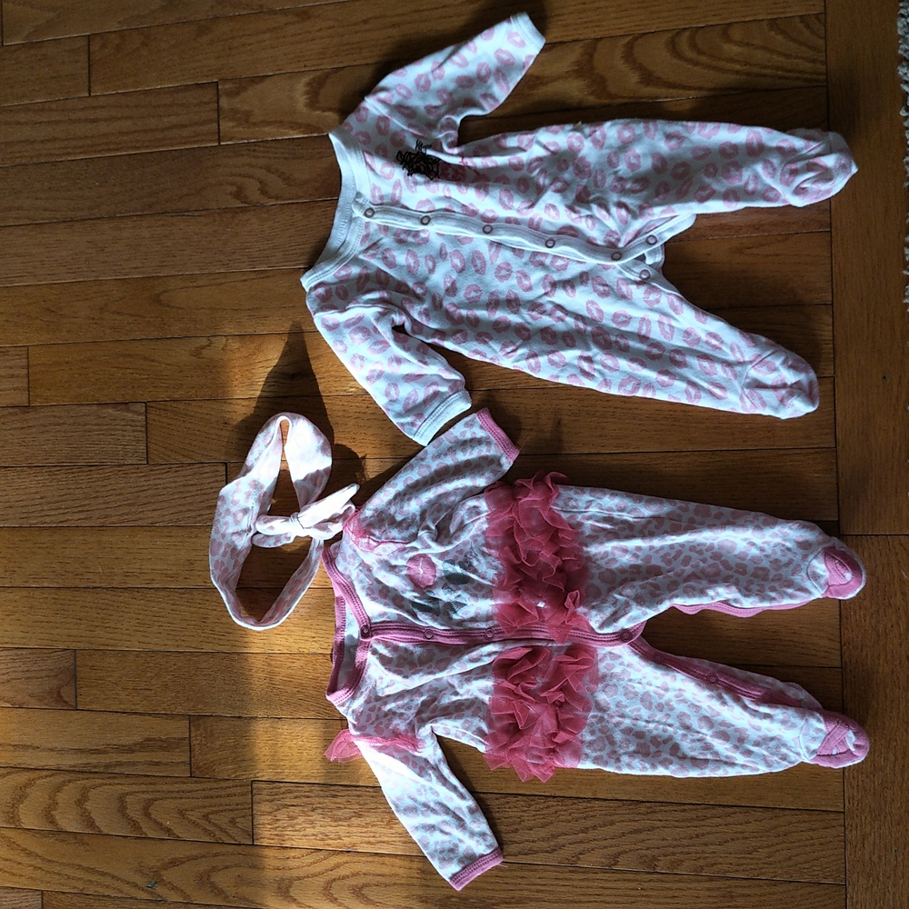 Betsey Johnson Set of 2 Pajamas Size 3 Months